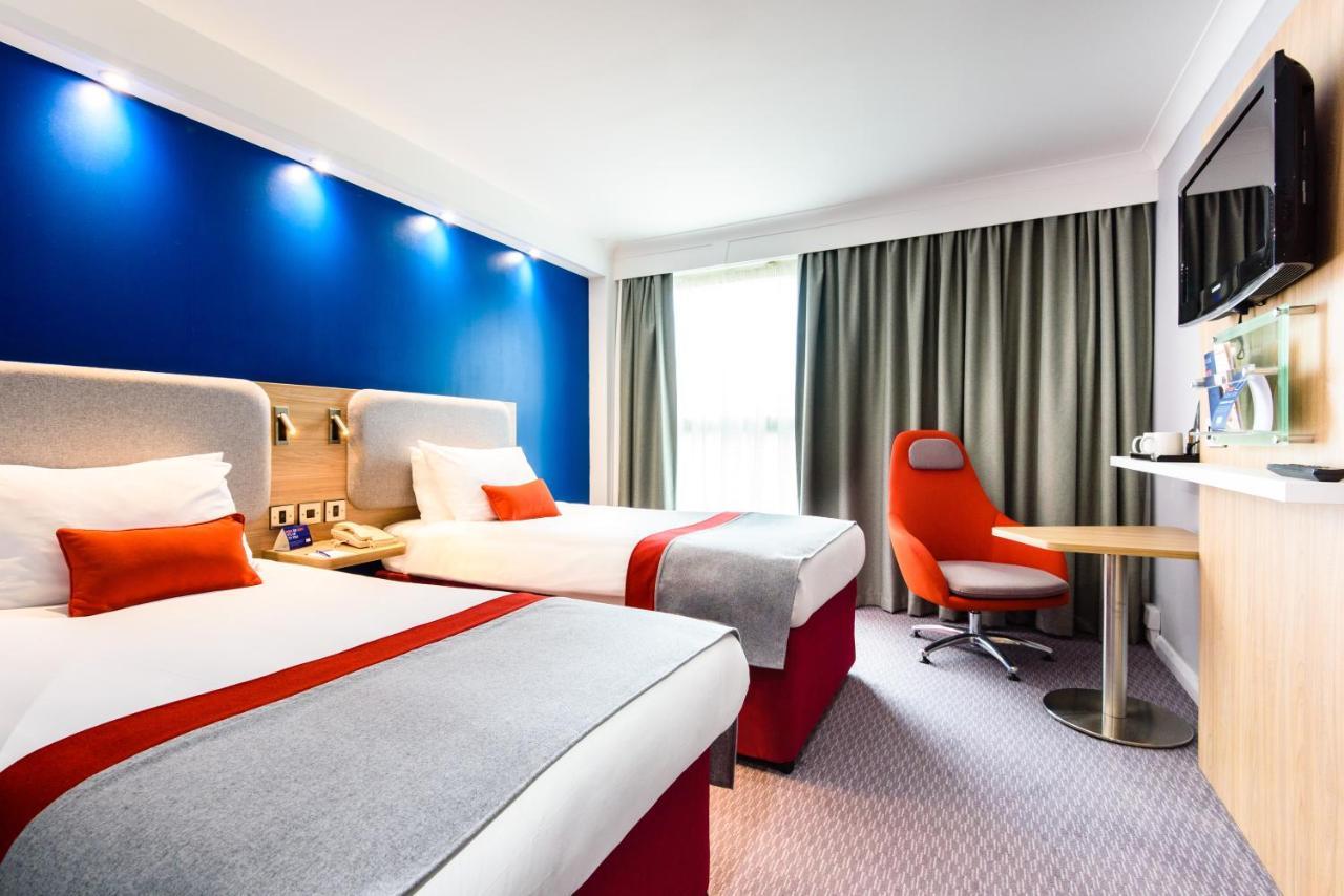 Holiday Inn Express London Stansted Airport By Ihg Станстед-Маунтфітчет Екстер'єр фото