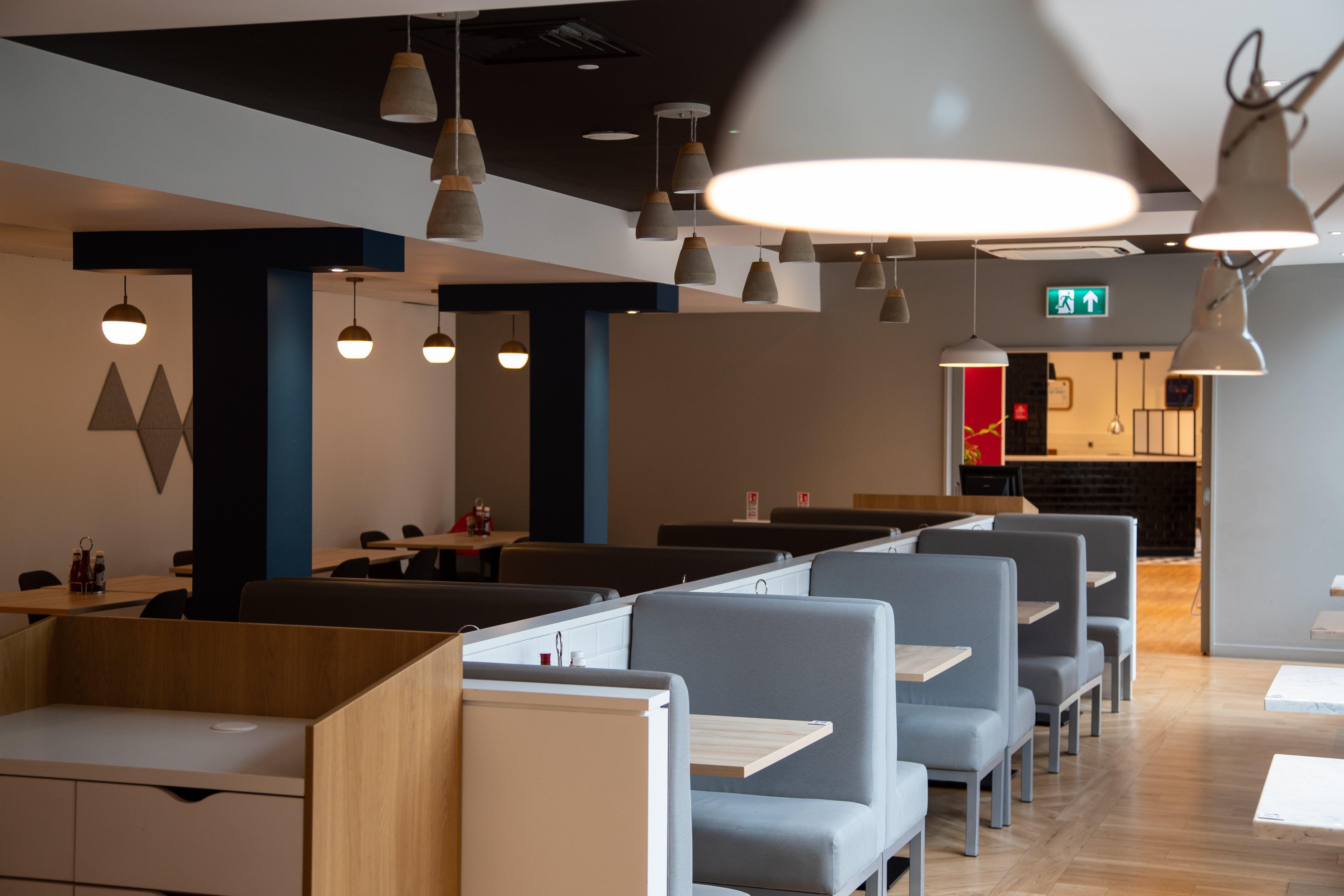 Holiday Inn Express London Stansted Airport By Ihg Станстед-Маунтфітчет Екстер'єр фото