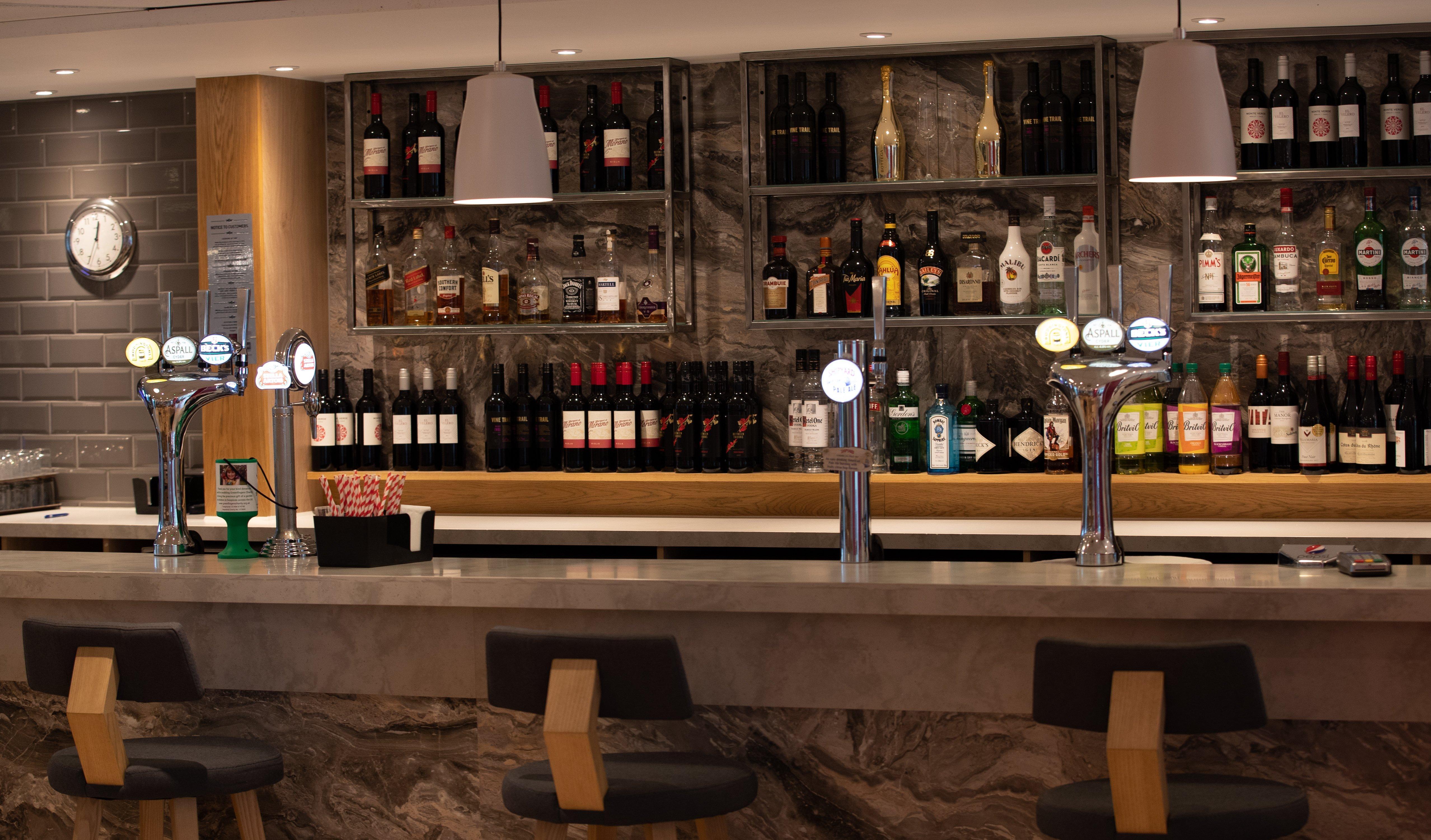 Holiday Inn Express London Stansted Airport By Ihg Станстед-Маунтфітчет Екстер'єр фото