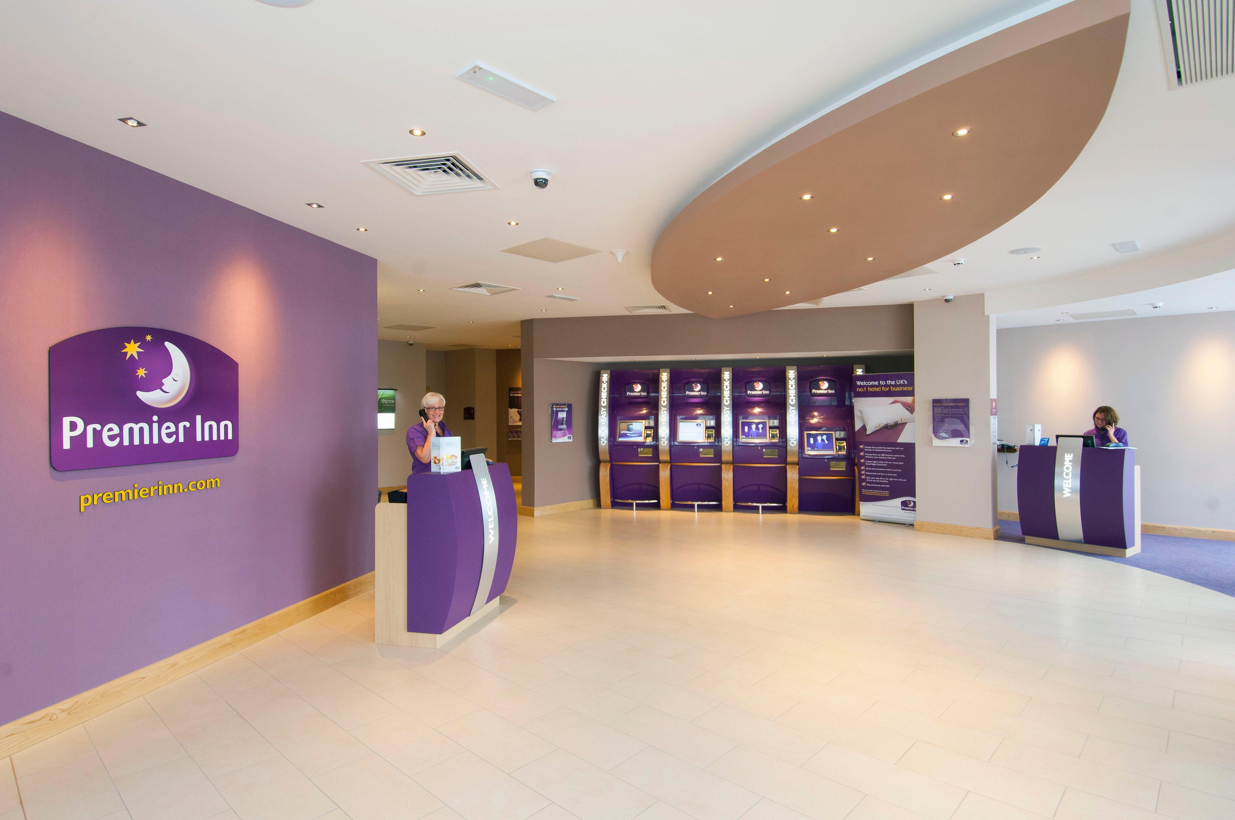 Holiday Inn Express London Stansted Airport By Ihg Станстед-Маунтфітчет Екстер'єр фото