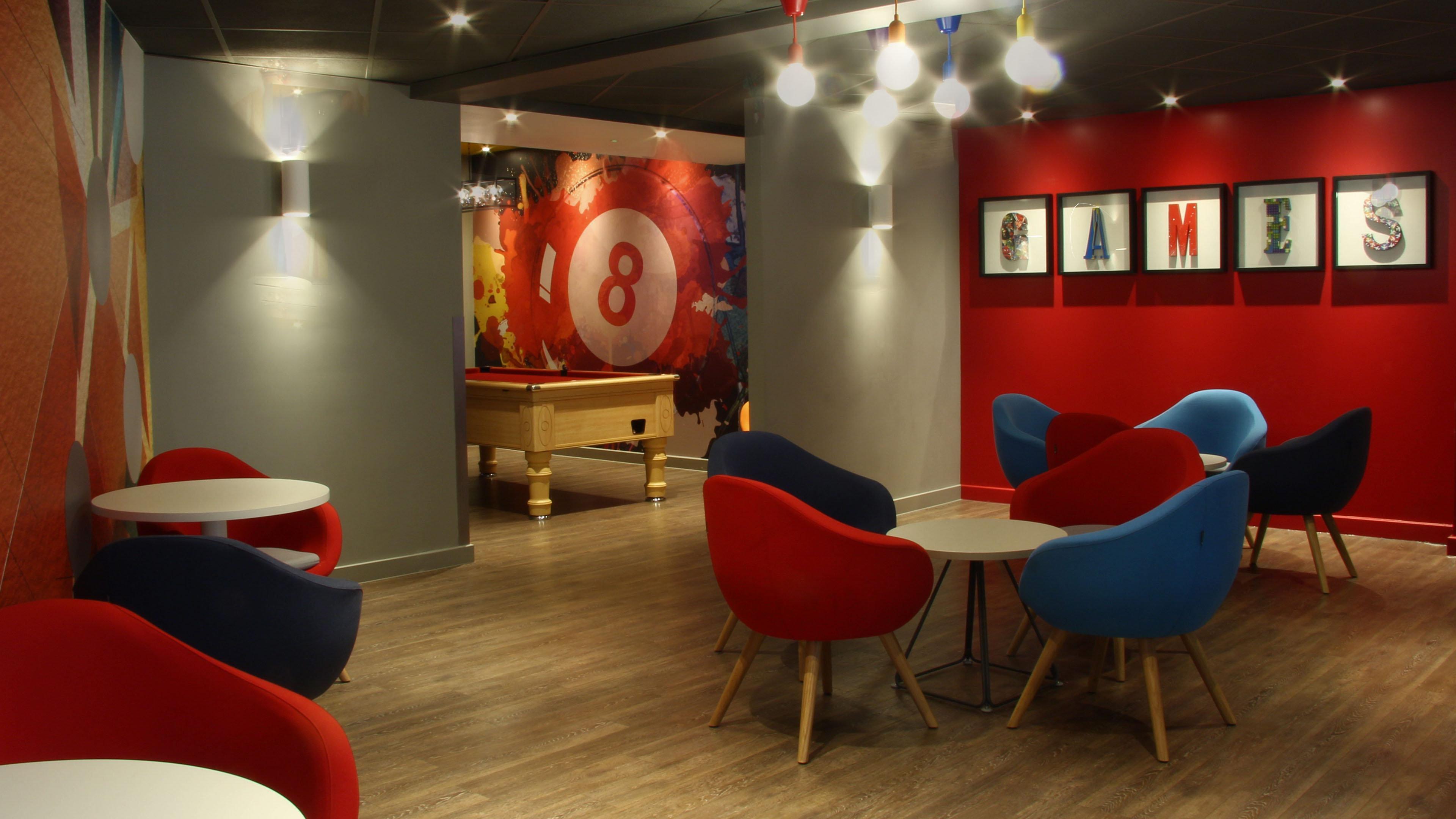 Holiday Inn Express London Stansted Airport By Ihg Станстед-Маунтфітчет Екстер'єр фото