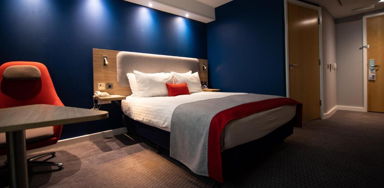 Holiday Inn Express London Stansted Airport By Ihg Станстед-Маунтфітчет Екстер'єр фото