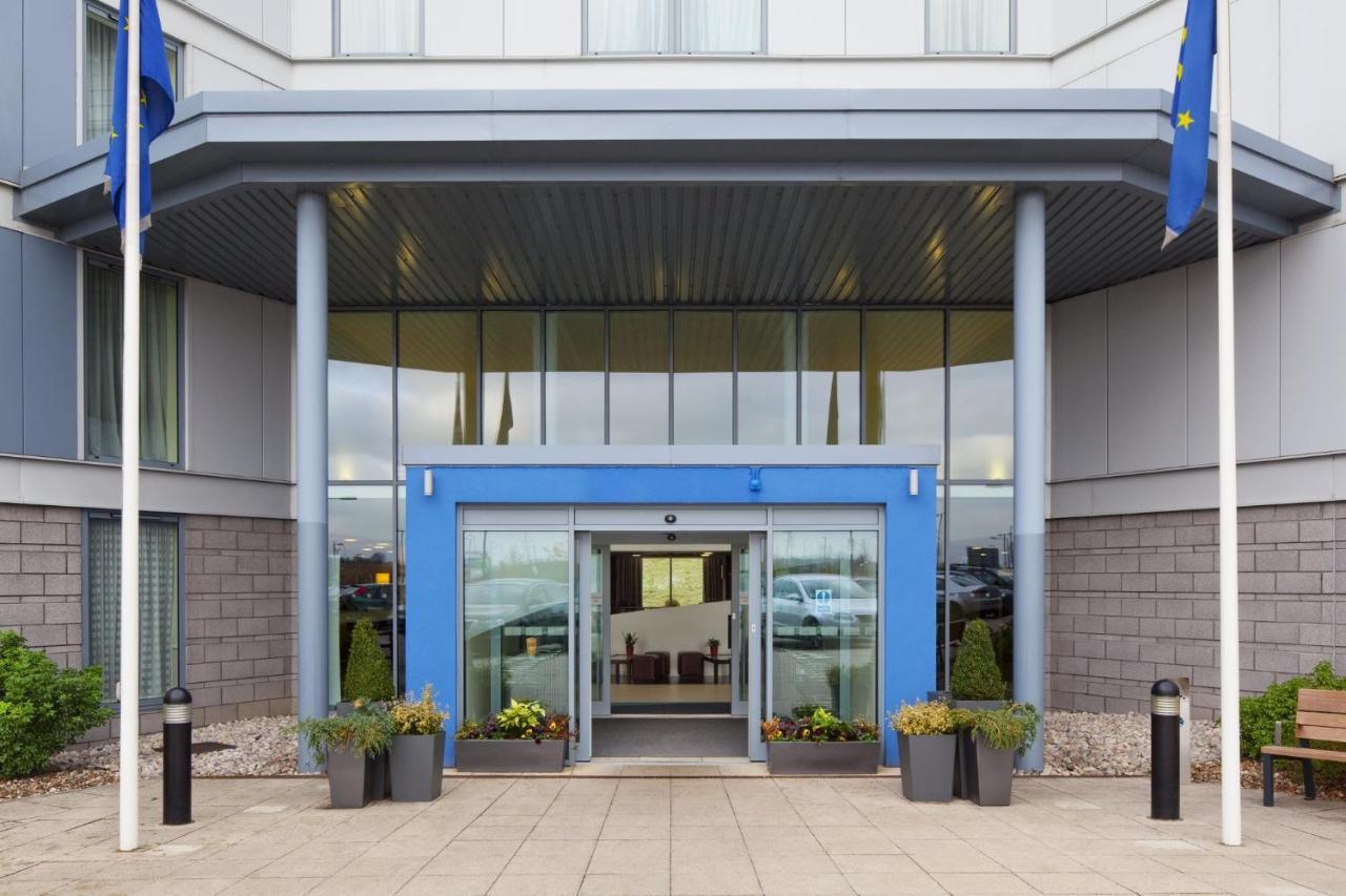 Holiday Inn Express London Stansted Airport By Ihg Станстед-Маунтфітчет Екстер'єр фото