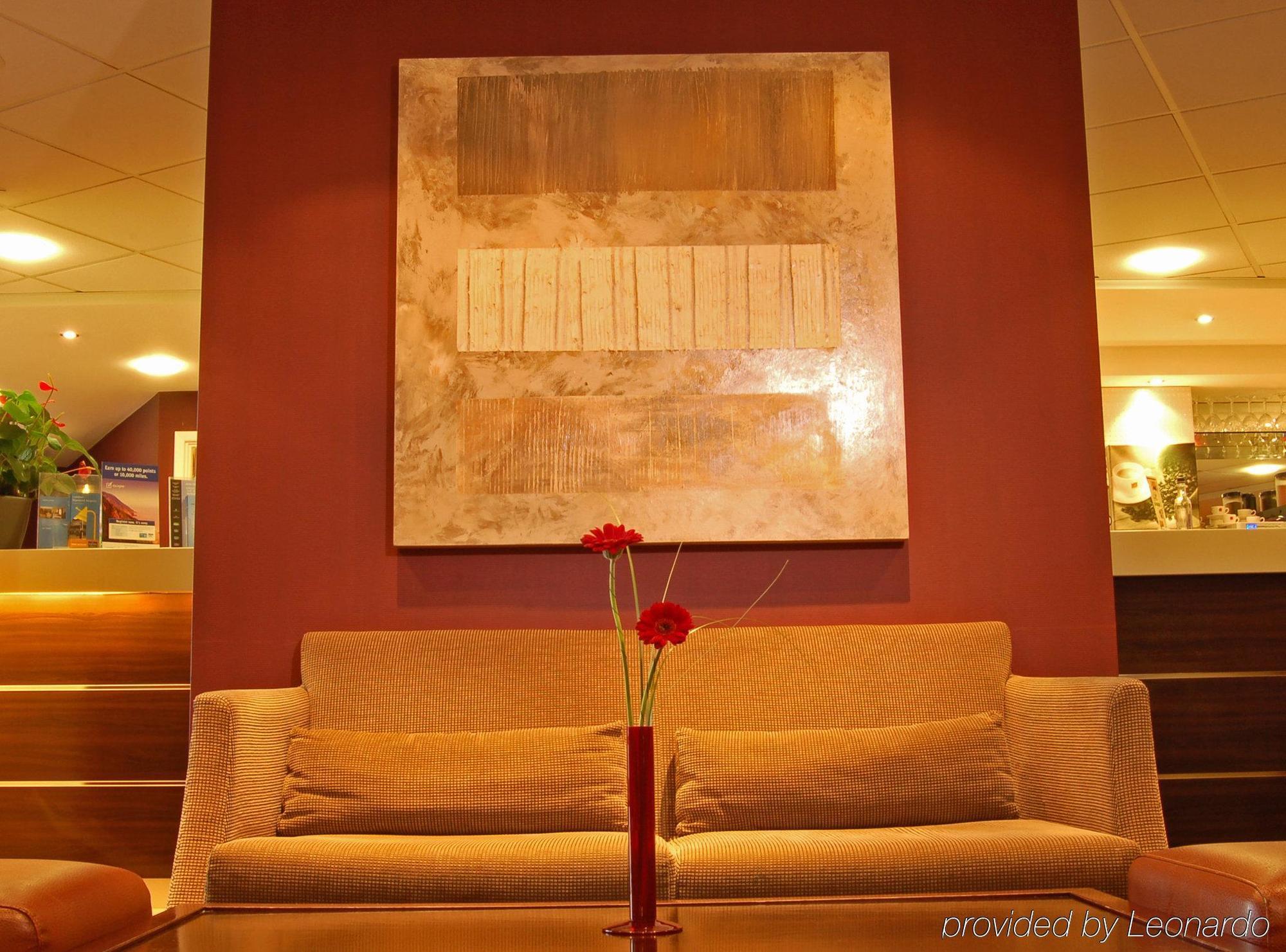Holiday Inn Express London Stansted Airport By Ihg Станстед-Маунтфітчет Екстер'єр фото