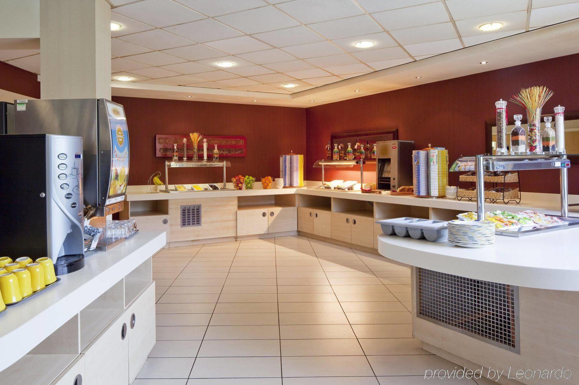 Holiday Inn Express London Stansted Airport By Ihg Станстед-Маунтфітчет Ресторан фото