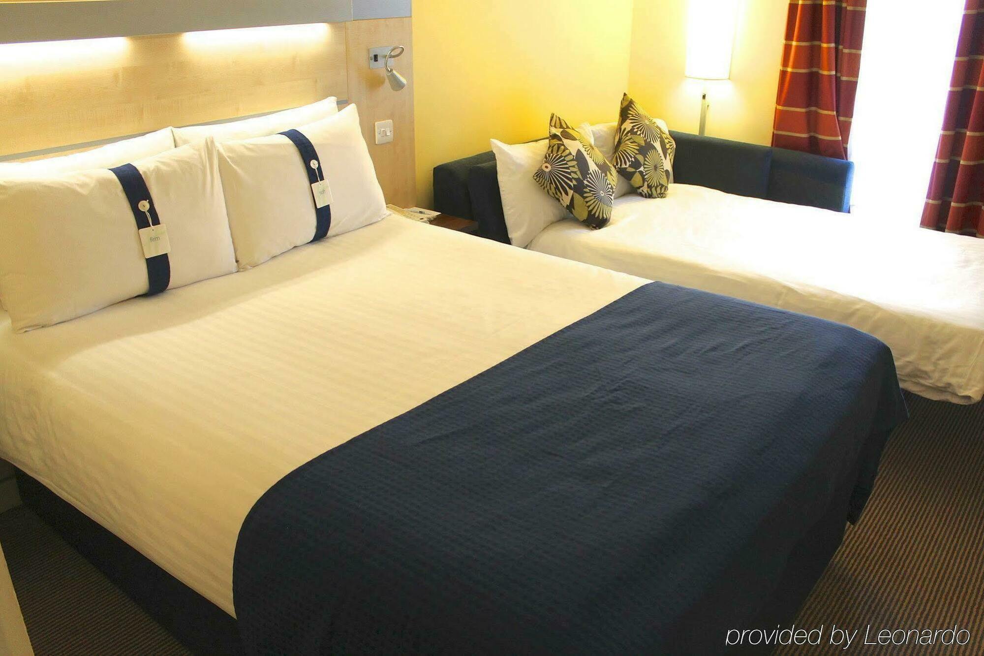 Holiday Inn Express London Stansted Airport By Ihg Станстед-Маунтфітчет Екстер'єр фото